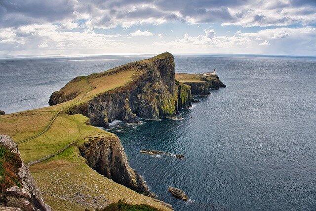 Urlaub an Küste Schottlands Felsige Küste in Schottland